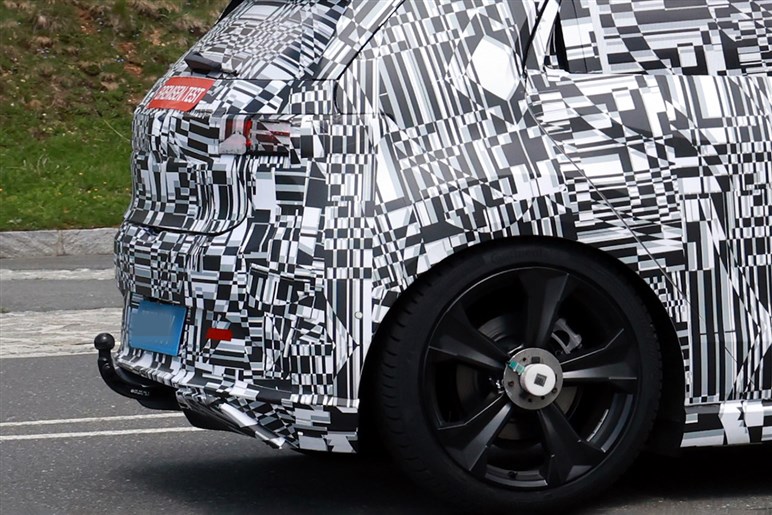 【新たな“R”が爆誕？】VW新型「ID.2 R」が406馬力で登場か。エントリーEVなのに“ゴルフR超え”の実力