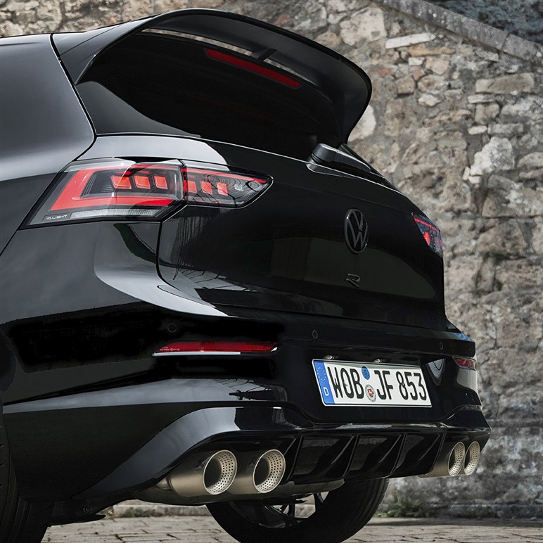 【新たな“R”が爆誕？】VW新型「ID.2 R」が406馬力で登場か。エントリーEVなのに“ゴルフR超え”の実力