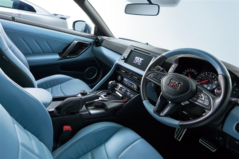 【実際どうなの？】惜しまれつつ生産終了となった「GT-R」オーナーの本音…登場から18年も走りはまだまだ一級品
