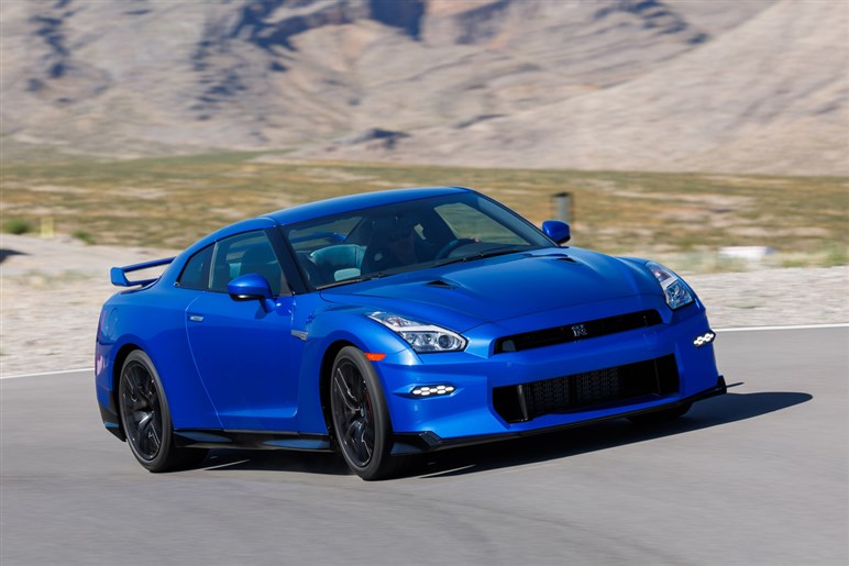 【実際どうなの？】惜しまれつつ生産終了となった「GT-R」オーナーの本音…登場から18年も走りはまだまだ一級品