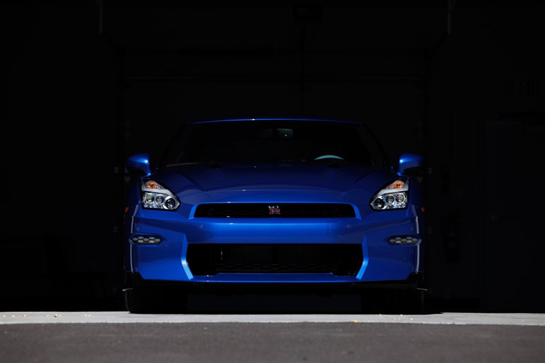【実際どうなの？】惜しまれつつ生産終了となった「GT-R」オーナーの本音…登場から18年も走りはまだまだ一級品