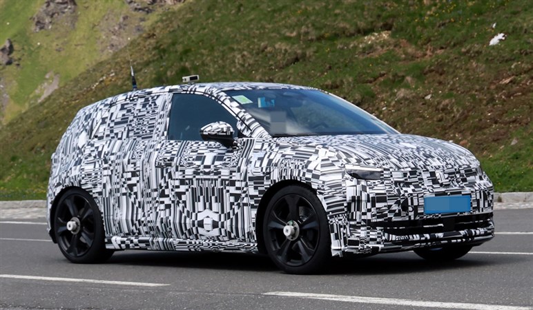 【新たな“R”が爆誕？】VW新型「ID.2 R」が406馬力で登場か。エントリーEVなのに“ゴルフR超え”の実力