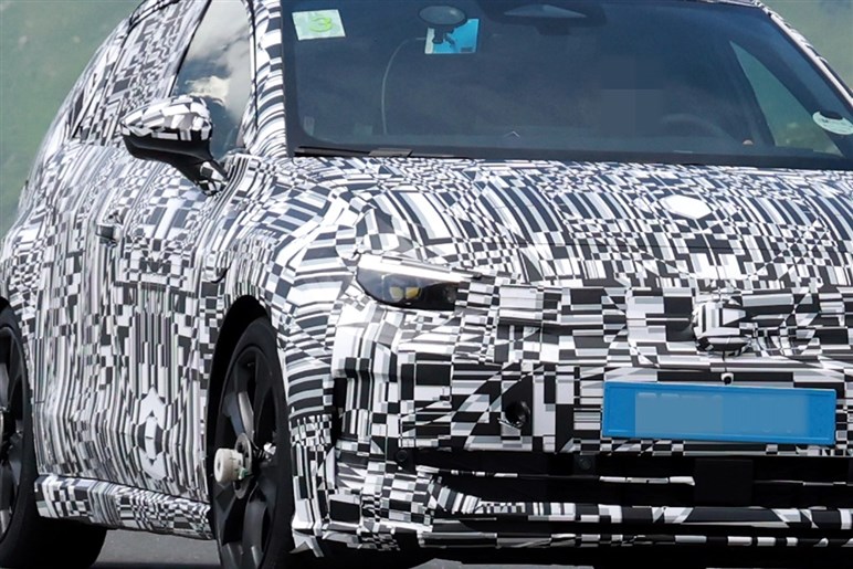 【新たな“R”が爆誕？】VW新型「ID.2 R」が406馬力で登場か。エントリーEVなのに“ゴルフR超え”の実力