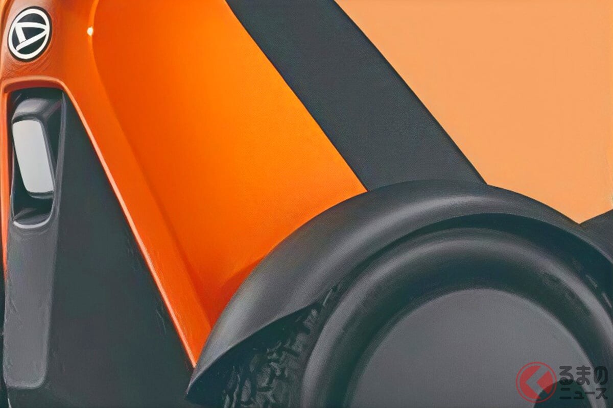 新車で41万円！ ダイハツ新型「“免許不要”のちいさな四輪」に反響殺到！ 「可愛くて乗ってみたい」「段差に強いのは魅力的」の声も！ “後輪駆動”＆ゴツい大径タイヤの「e-SNEAKER」に注目！