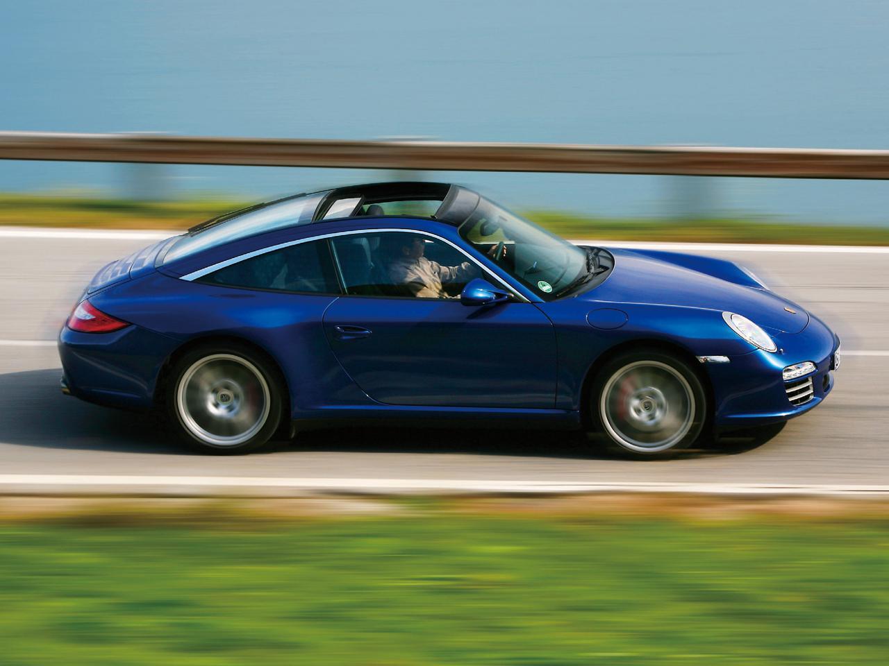 試乗 997型のポルシェ 911タルガには クーペと明確に異なる走りのセッティングがあった 10年ひと昔の新車 Webモーターマガジン 自動車情報サイト 新車 中古車 Carview