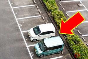 どうして「トナラー」現れる？ 「隣に駐車」は故意or偶然？ 対策方法はある？ ガラガラでも「トナラーする謎」 元警察官が解説