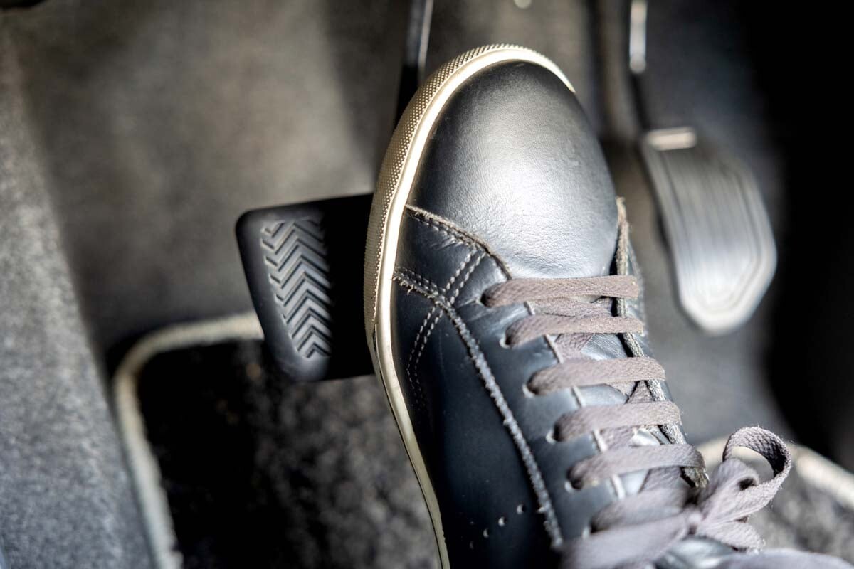 「池袋暴走事故」の教訓が世界を救う！ ブレーキ「踏み間違い抑制」国際基準化で加速する高齢化社会の安全モビリティ