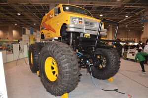 タミヤのRCカー「ランチボックス」を原寸大で再現！ スズキ「ジムニーシエラ」と「エブリイ」を合体させた魔改造の中身とは…