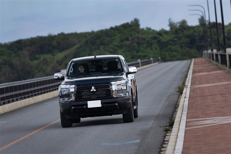 三菱自動車トライトンは海のゴミ拾いに情熱を燃やす女性ダイバーのバディ! 強さと優しさで“想い”に応える  