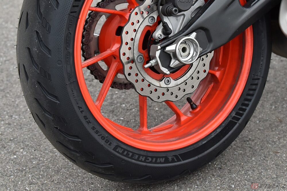 バイクのタイヤの溝は何のため？タイヤにやさしいメンテナンスとは