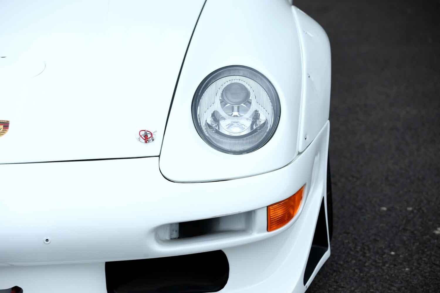 ポルシェ最後の空冷「911 ターボ GT2R」がオークションに登場！生産台数43台のレアモデルが1億円安くても流札した理由