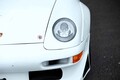 ポルシェ最後の空冷「911 ターボ GT2R」がオークションに登場！生産台数43台のレアモデルが1億円安くても流札した理由