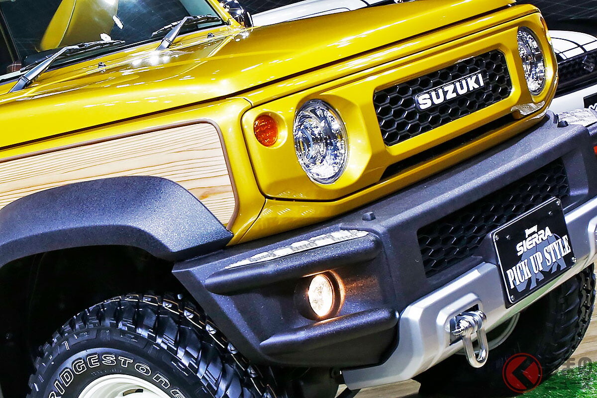 スズキの「ジムニー“トラック”」!? 「レトロ顔」×荷台付きで超カッコいい！ アウトドア“最強”な2人乗りコンセプト「シエラ ピックアップスタイル」がスゴかった！