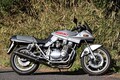 驚きのパワーと個性的なビジュアルが魅力！ スズキ「GSX1100S KATANA」は全方向で唯一無二!?レーシングライダー石塚健の市販車インプレッション