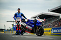 ヤマハのマシンがアルピーヌ70周年を祝福！ MotoGP プリマ・プラマック・ヤマハの『YZR-M1』が特別カラーに