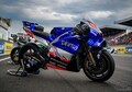 ヤマハのマシンがアルピーヌ70周年を祝福！ MotoGP プリマ・プラマック・ヤマハの『YZR-M1』が特別カラーに
