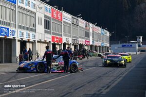 岡山国際サーキットで11台が参加しGT3特別スポーツ走行開催。GT300の話題の車両が多数登場
