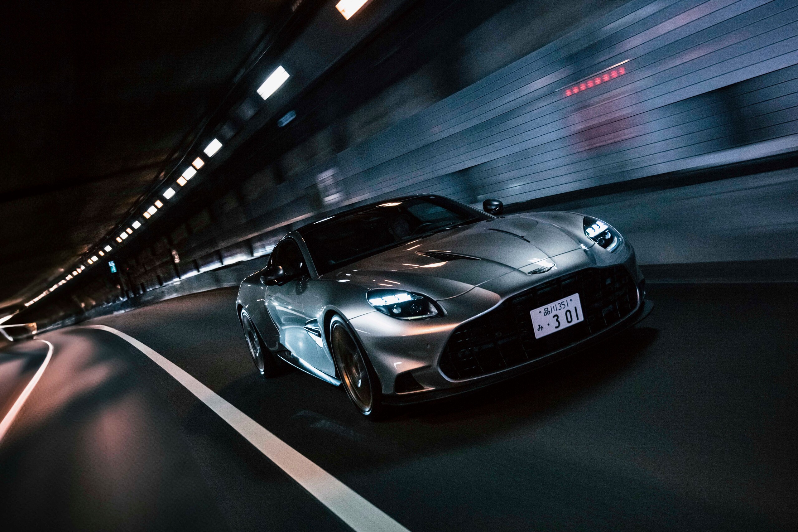 意外なほど軽快なV12──新型アストン・マーティン ヴァンキッシュ試乗記