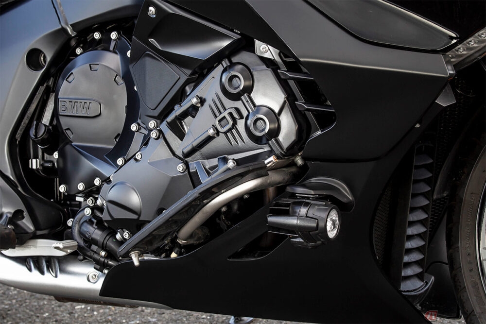 シルキーシックスをバイクでも Bmw Motorrad K1600b は現行モデル唯一の直列6気筒エンジンを搭載するプレミアムツアラー バイクのニュース 自動車情報サイト 新車 中古車 Carview