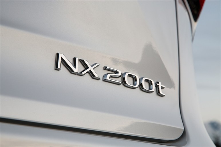 NX試乗。レクサス本気の実力派SUVにヒットの予感