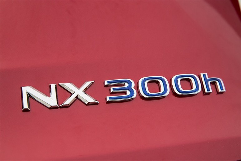 NX試乗。レクサス本気の実力派SUVにヒットの予感