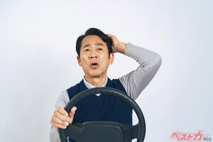 若いドライバーが「なにソレ……」と感じる!?　姿を消しつつある「運転の古いクセ」