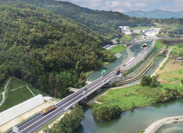 県都の「まるでワープ！」なトンネル貫通！ 市街地スルーの環状道路 10年越しの開通に弾み