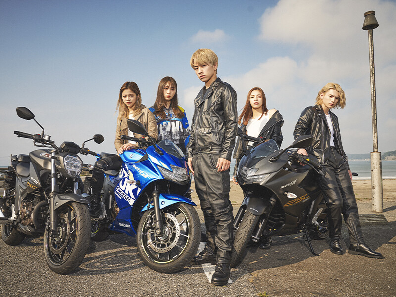 【スズキ】ジクサー250シリーズがタイアップした MV「sun kissed love」が YouTube で公開！（動画あり）