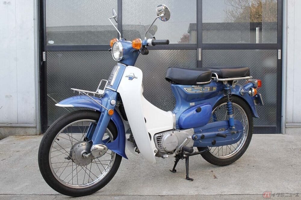 旧車レッグシールドだと思います。 純正部品] レッグシールド A（ココナッツホワイト） - ナナ