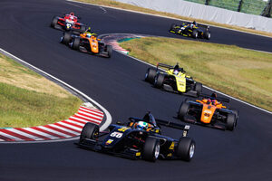 卜部和久がFRJ初優勝。梅垣清が今季3勝目飾る／フォーミュラ・リージョナル第3大会鈴鹿