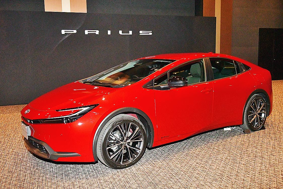 トヨタ 新型 プリウス 世界初公開 7年ぶりフルモデルチェンジで5代目へ 燃費維持して193馬力へ動力性能アップ Hvから今冬発売 日刊自動車新聞 自動車情報サイト 新車 中古車 Carview