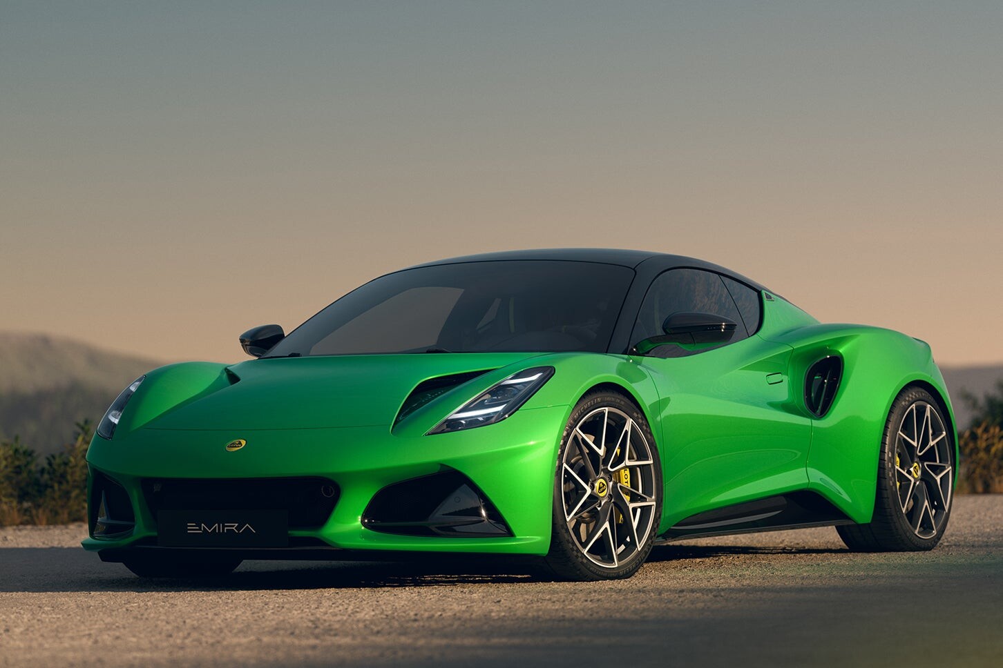 ロータス唯一のエンジンモデル、エミーラに「V6 SE」とエントリーモデルの「ターボ」が登場！ 【新車ニュース】