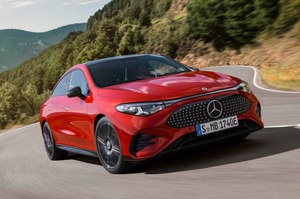 メルセデス・ベンツ新型『CLA』発表　EVは航続距離792km、ハイブリッドも「ディーゼル並み」の低燃費へ