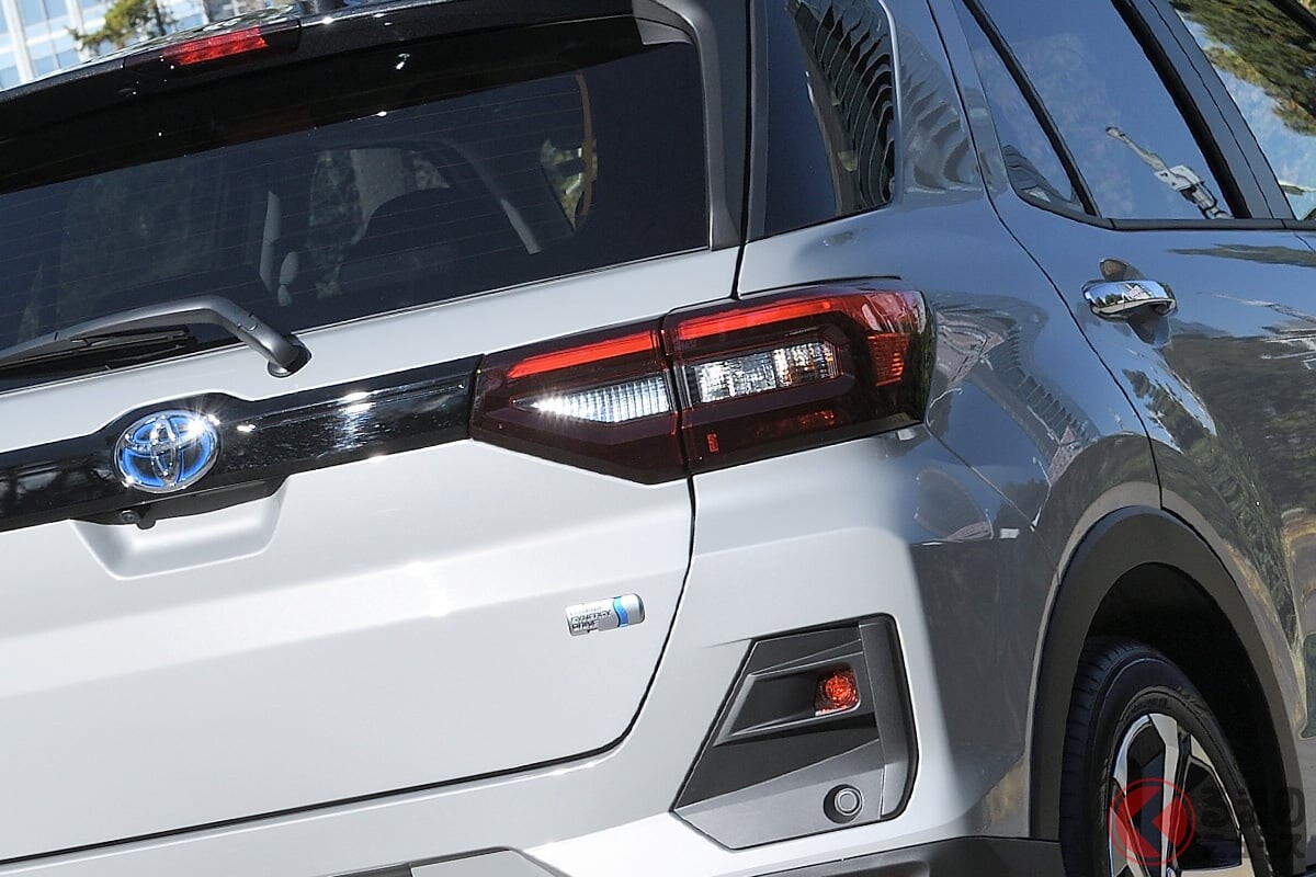 新車180万円から！ トヨタ「最小SUV」がスゴい！ 全長4m以下の“ちょうどいいボディ”に「めちゃ広ッ室内空間」採用！ 唯一の“大径ホイール”＆装備充実の最上級「ライズ Z」どんなモデル？