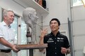 インディ500ウイナー佐藤琢磨の顔が時価3億円のトロフィーに！　製作が進行中