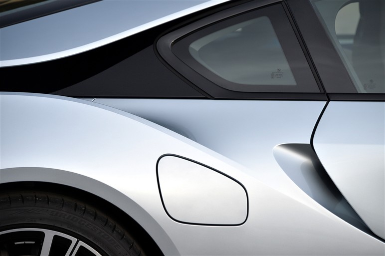 BMW i8 市販モデル試乗　新感覚PHVの完成度は？