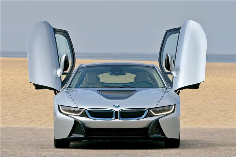 BMW i8 市販モデル試乗　新感覚PHVの完成度は？