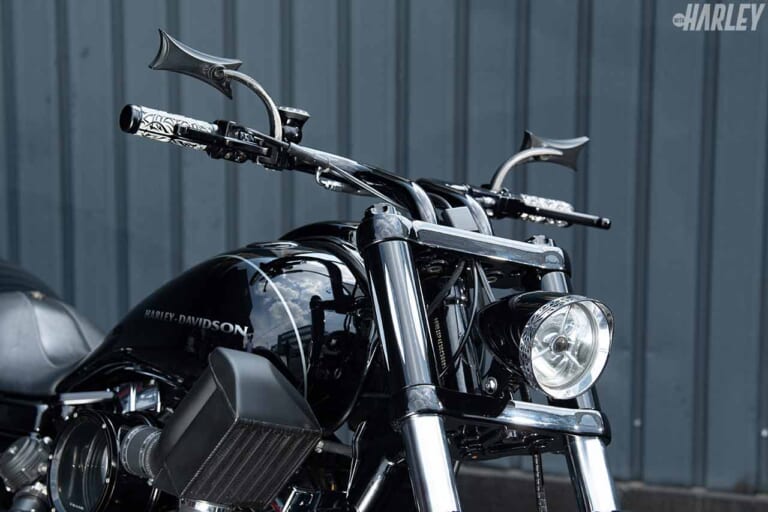 ハーレーカスタムトレンドニュース ターボチャージャーキット搭載のワイドグライド 力強くたくましい圧倒的存在感 Webヤングマシン 自動車情報サイト 新車 中古車 Carview