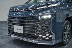 トヨタ新型「ノア」「ヴォクシー」がトップ10入り　4月の登録車販売
