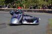 【現地レポート】2025年マン島TT決勝3日目「スーパースポーツ」は鉄人ダンロップ選手がレース2も制す！ サイドカーの迫力も見逃せない