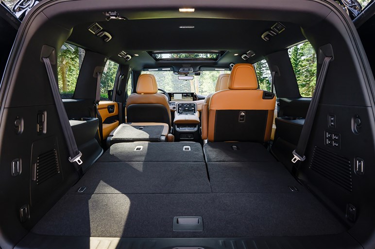 【横幅2mオーバー】さすが本場の“L”サイズ！　アメリカ日産の新型フルサイズSUV「アルマダ」公開