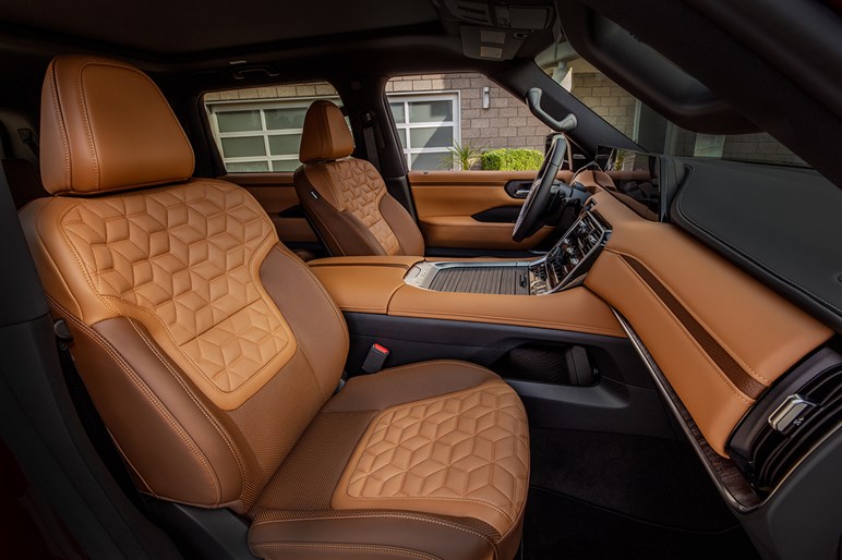 【横幅2mオーバー】さすが本場の“L”サイズ！　アメリカ日産の新型フルサイズSUV「アルマダ」公開