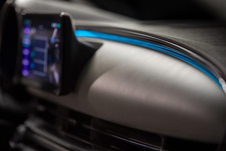 フィアットが新型SUV「セイチェントイー（600e）」発売。ヤリス級EVで来春にはHVも導入