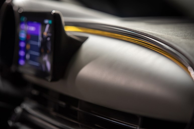 フィアットが新型SUV「セイチェントイー（600e）」発売。ヤリス級EVで来春にはHVも導入