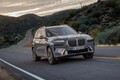 キドニーグリルが闇夜で光る…！ BMWの旗艦SUV「X7」がマイチェン。価格は1339万円から