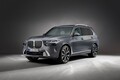 キドニーグリルが闇夜で光る…！ BMWの旗艦SUV「X7」がマイチェン。価格は1339万円から