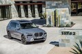 キドニーグリルが闇夜で光る…！ BMWの旗艦SUV「X7」がマイチェン。価格は1339万円から