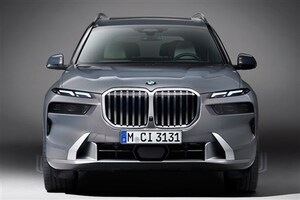 キドニーグリルが闇夜で光る…！ BMWの旗艦SUV「X7」がマイチェン。価格は1339万円から