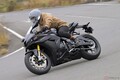 乗りこなすコツは「自信を持って開ける」こと!? ホンダ「CBR1000RR-R FIREBLADE SP」は強気で乗らなきゃ安定しないプロ向けスーパースポーツ