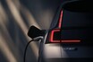ボルボ、新型「ハイブリッドSUV」欧州発売か　EV充電インフラ未整備の地域に対応